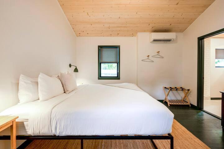 Piety Hill Cottages Nevada City Room photo