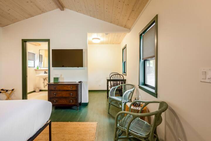 Piety Hill Cottages Nevada City Room photo