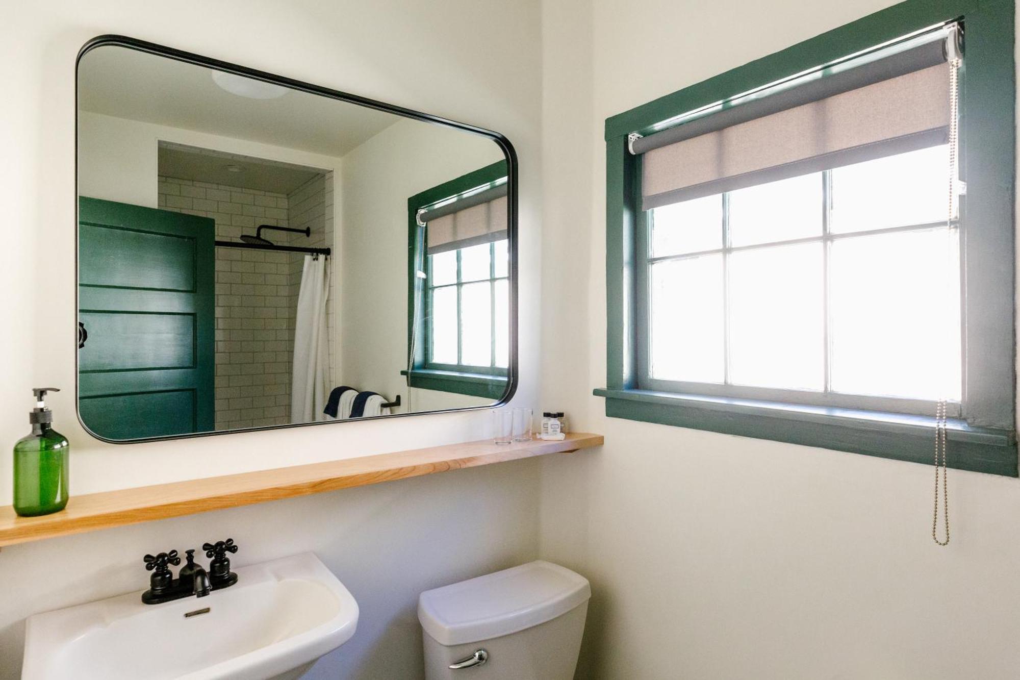 Piety Hill Cottages Nevada City Room photo
